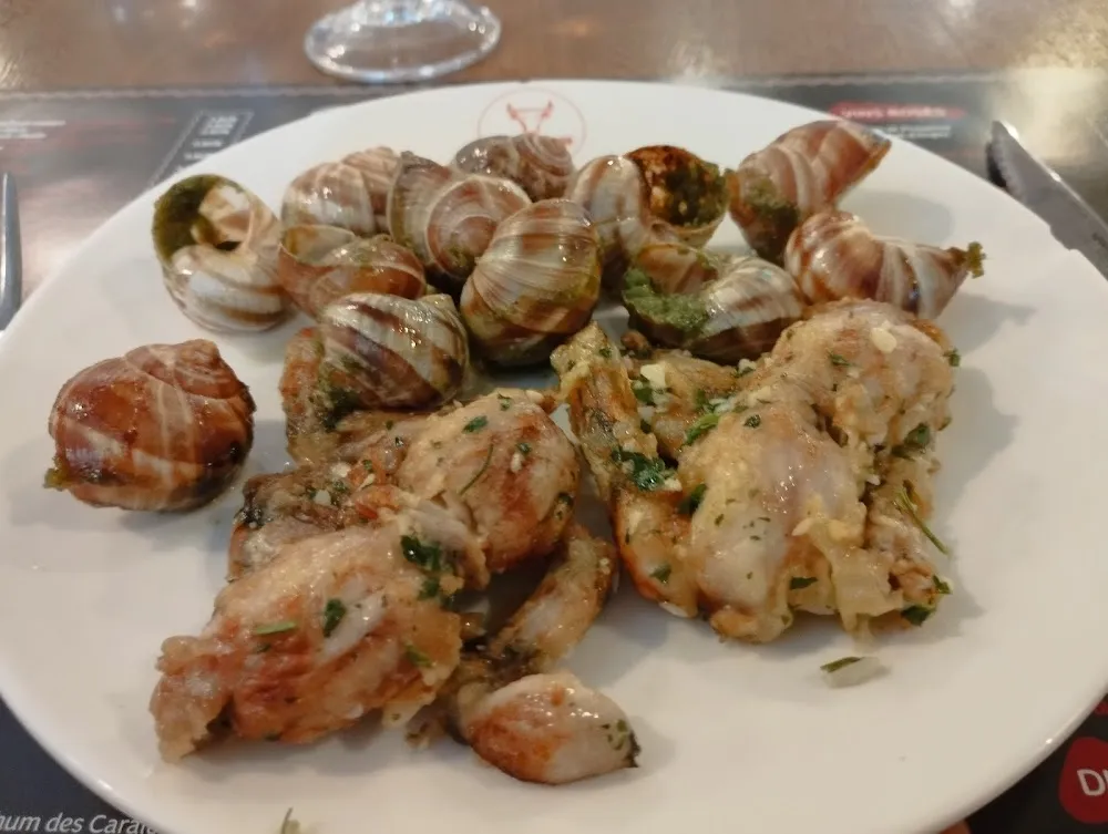 Escargots Et Cuisses de Grenouilles